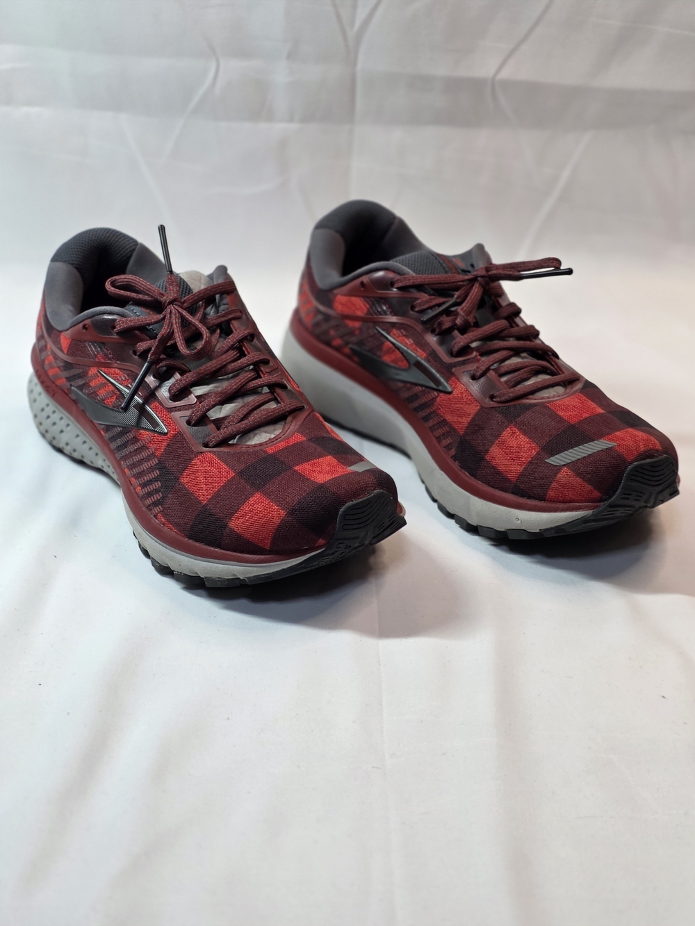 Brooks Women’s Sneakers in Red Plaid with Gray Accents Size 8.5